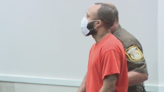 Darrell Brooks defending himself a 'lose-lose' situation, expert says