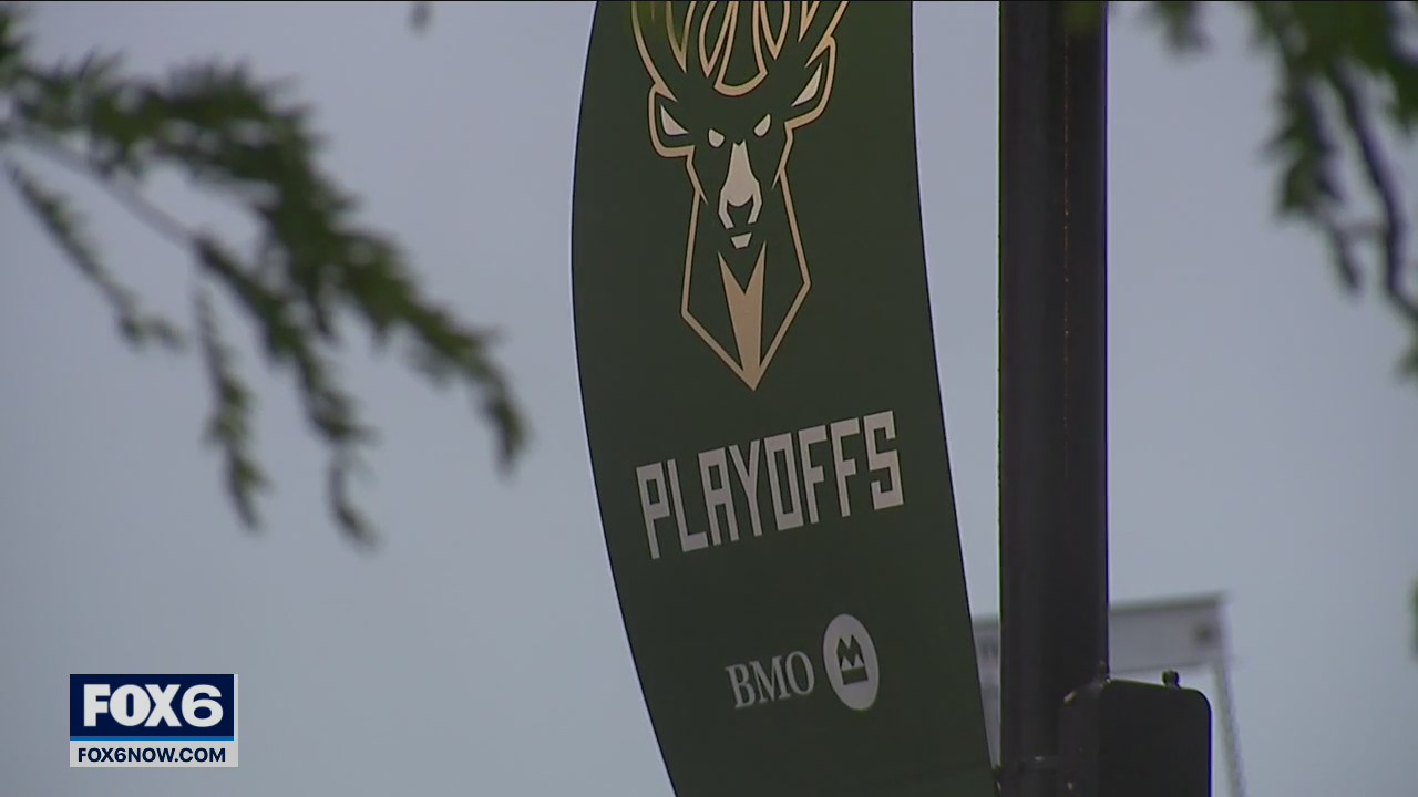 Bucks fans cheer the deer, rain or shine