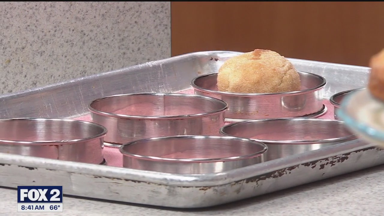 Good Cakes & Bakes stops by to make peach cobbler cookies