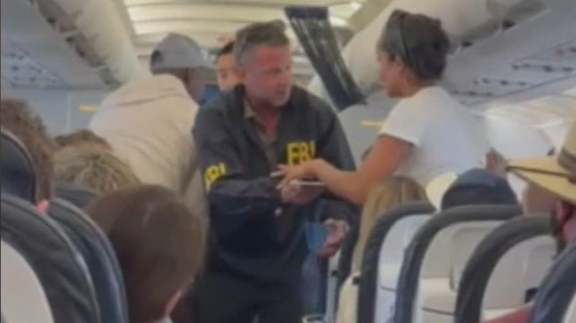 Terrell Davis plans to sue United Airlines