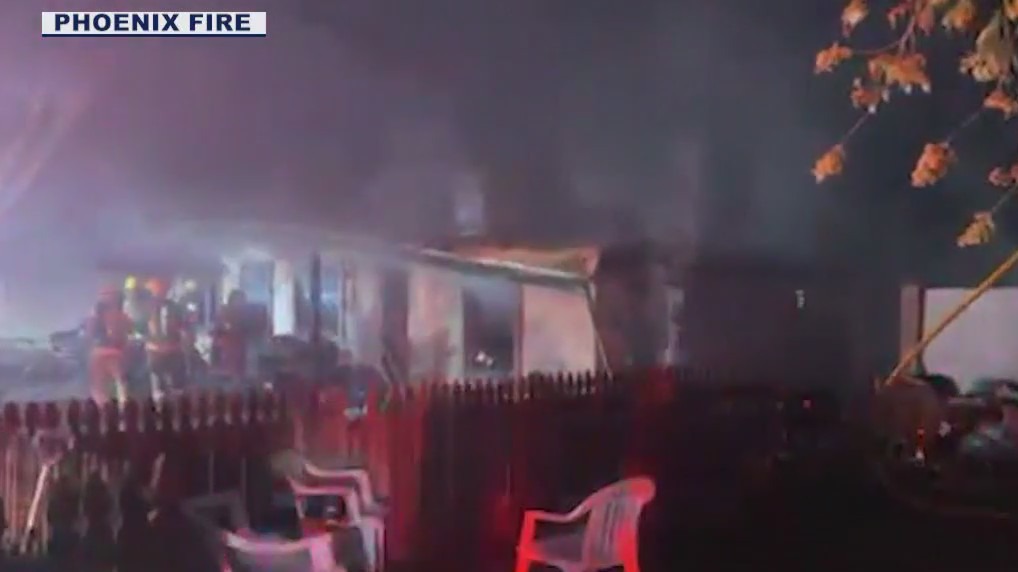 Fire spreads to second home in Phoenix