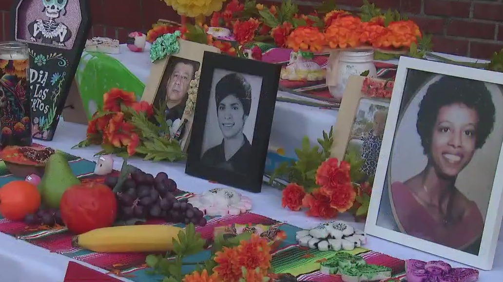 D�a de los muertos on Olvera Street