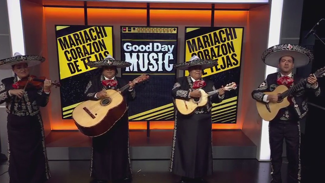 Mariachi Corazon de Tejas performs