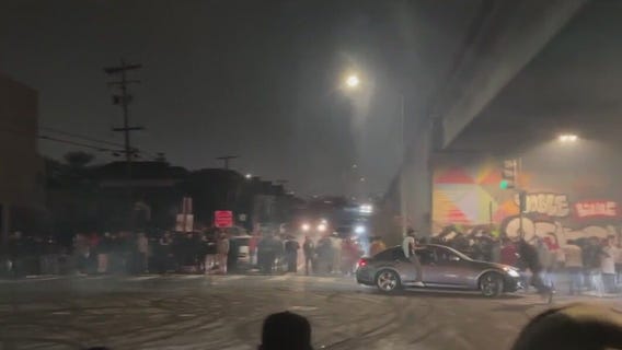 Sideshows in Oakland shut down intersections