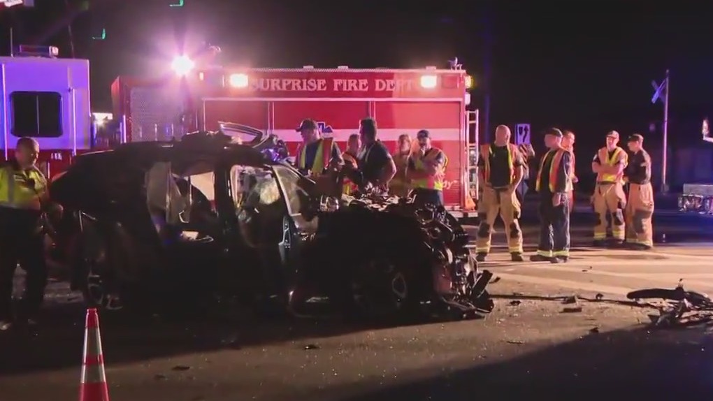 One person critically hurt in car-semi crash | FOX 10 Phoenix