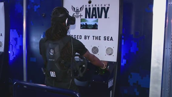 U.S. Navy offers VR experience at Goodyear high school