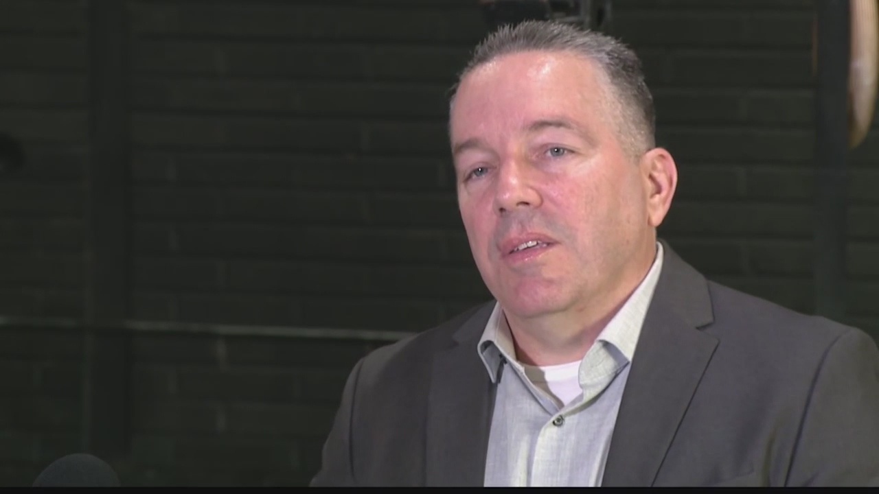 Villanueva takes lead in LA Sheriff's race