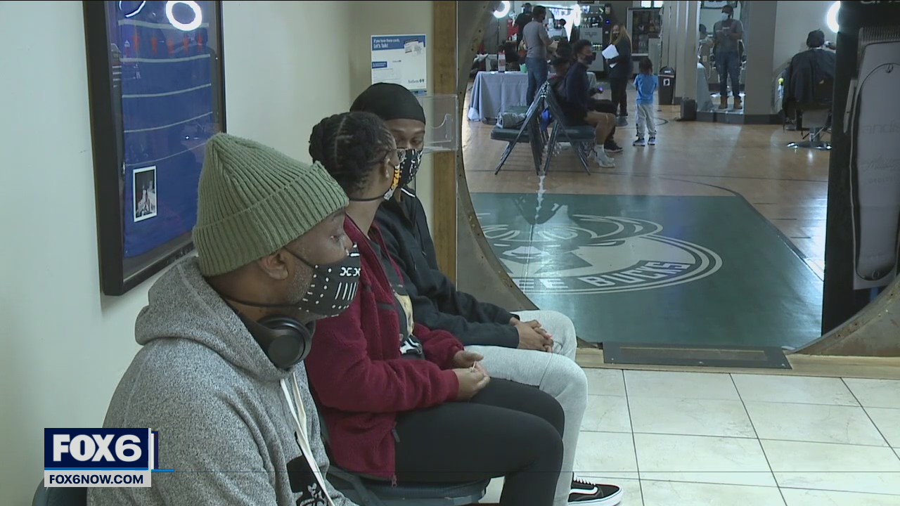 Milwaukee barbershop hosts COVID-19 vaccine clinic