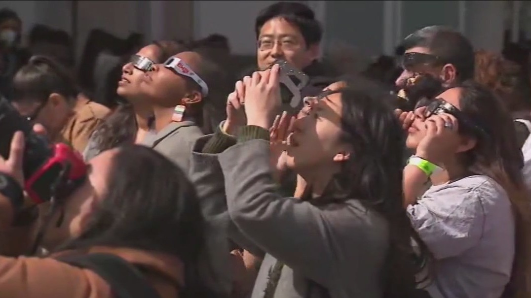 Eclipse viewing at the Liberty Science Center