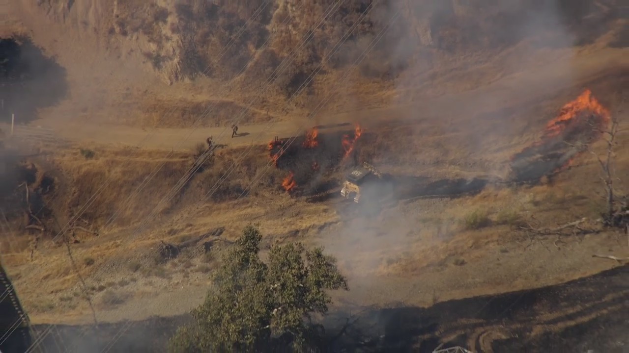 Firefighters battle 3-acre brush fire in Sunol