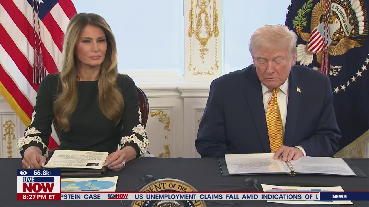 Pres. Trump calls US service members for Christmas