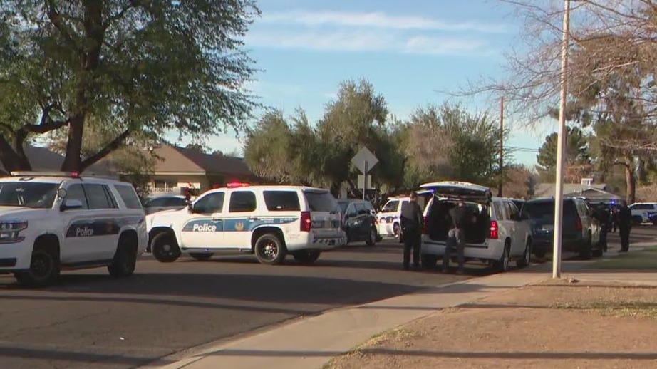Police investigate shooting in Phoenix
