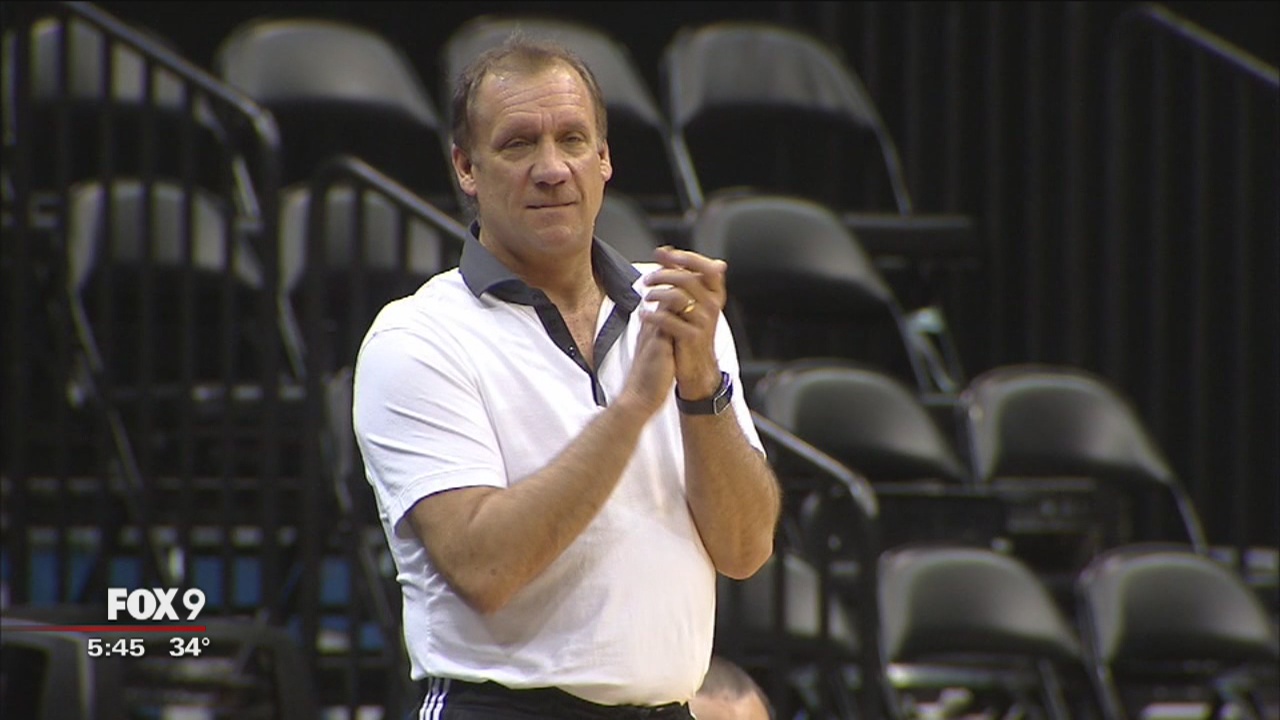 Coach Flip Saunders honored at Timberwolves game
