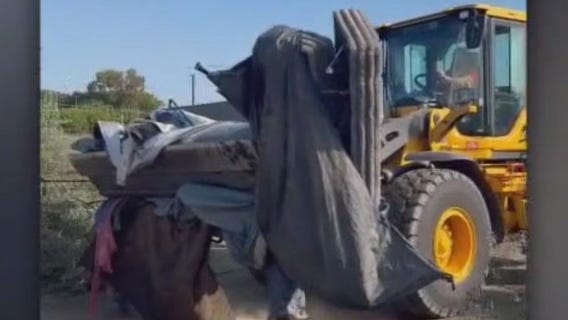 Bulldozers move into Marina del Rey encampment