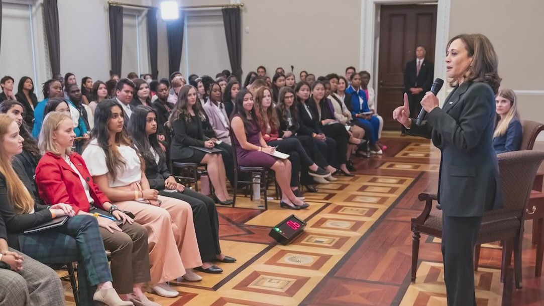 Illinois student skips senior Homecoming to meet with VP Harris