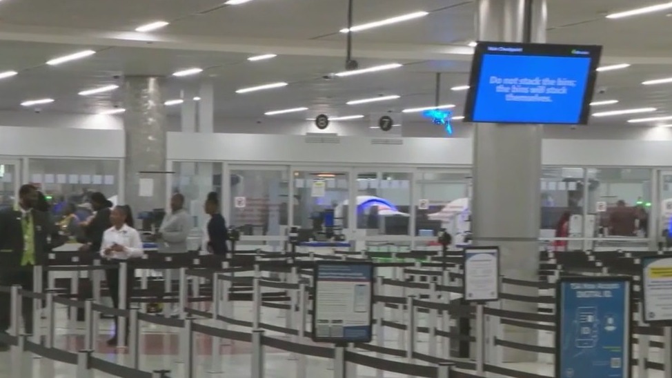 Thanksgiving holiday travel period kicks off