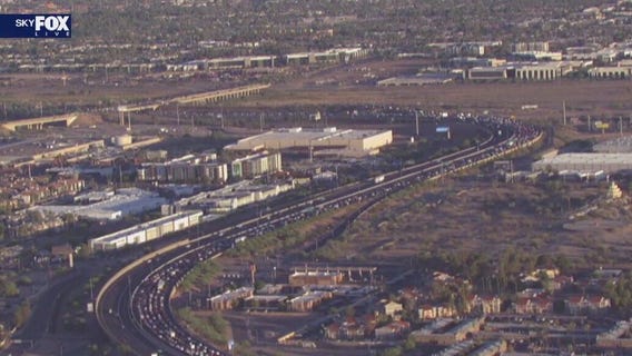 5 people hurt in 6-car crash on Loop 202 in Tempe