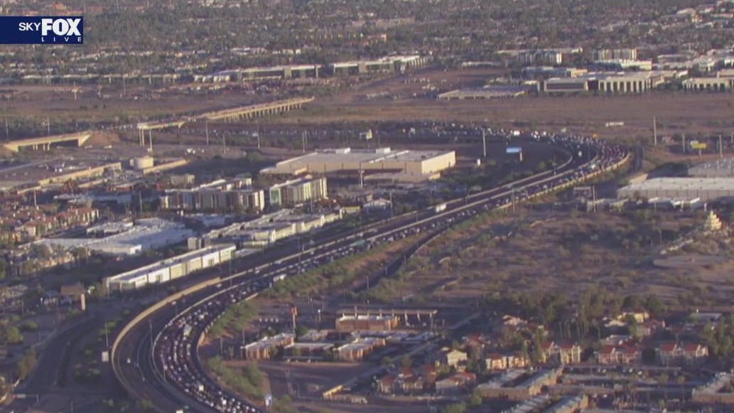 5 people hurt in 6-car crash on Loop 202 in Tempe