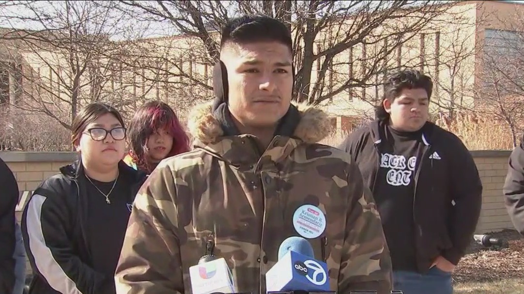 Students plead for more social workers, mental health services at Little Village High School