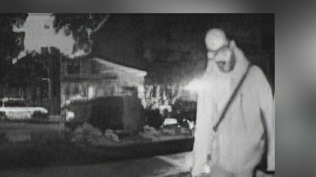 Chicago police warn of arsonist targeting Halloween decorations