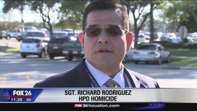 1 man shot, 2nd stabbed in mall lot fight