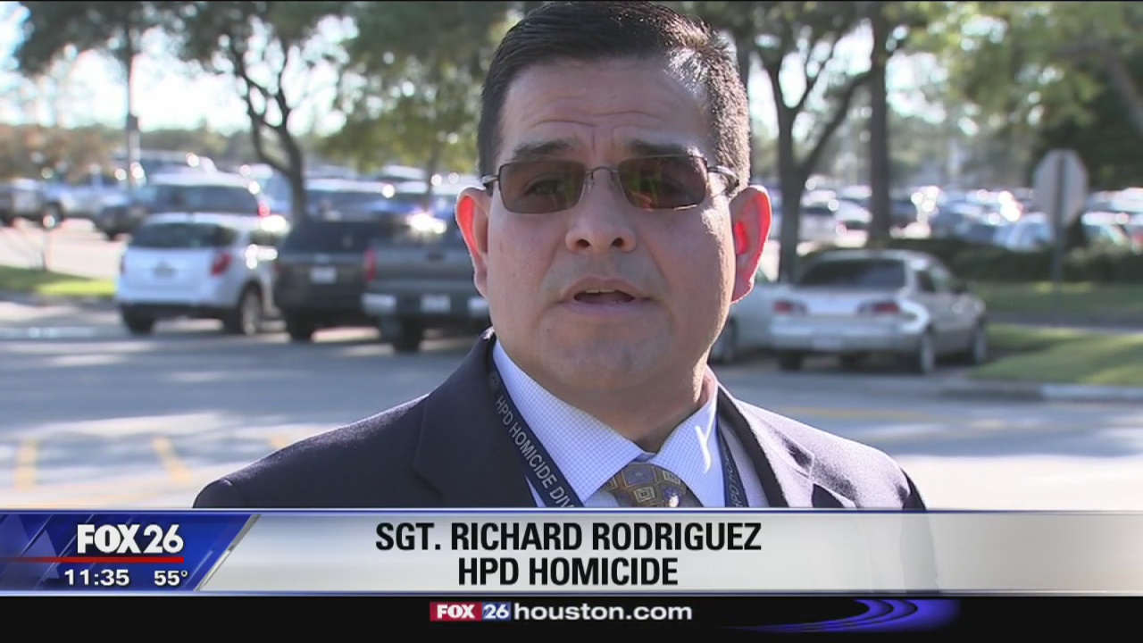 1 man shot, 2nd stabbed in mall lot fight