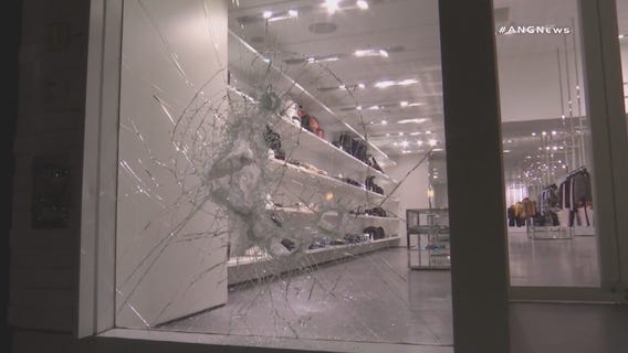 Police chase suspected smash and grab burglars in Beverly Hills