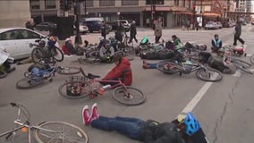 Chicago bikers stage protest, City Council passes ?Smart Streets? pilot program