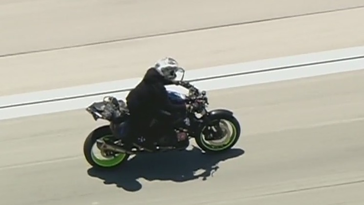 Suspect in possibly stolen motorcycle evades cops