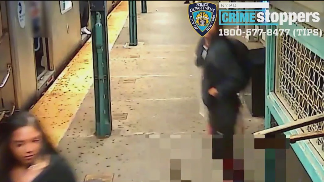 Man stabbed repeatedly on NYC subway platform