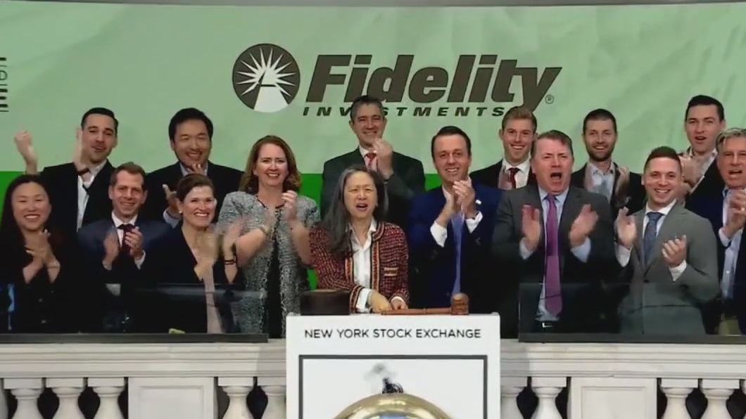 Solid jobs report clouds outlook for Fed's interest rate cut