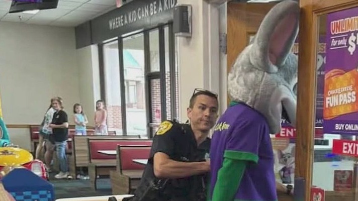 Family witnessed Chuck. E. Cheese's arrest in Tallahassee