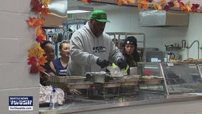 Seahawks legends, Tacoma organizations team up for Thanksgiving turkey drive