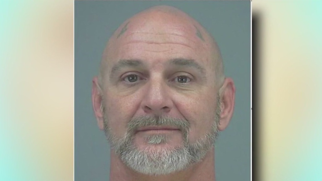 Manhunt for AZ 'armed and dangerous' suspect | FOX 10 Phoenix