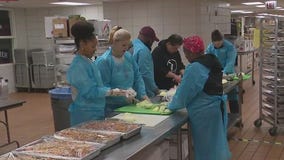 Chicago noprofit rallies to make sure no one goes hungry over the holidays