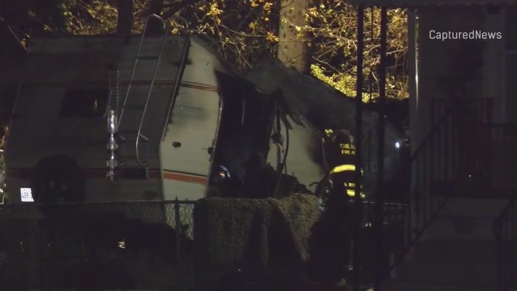 Man dies in Roseland RV fire | FOX 32 Chicago
