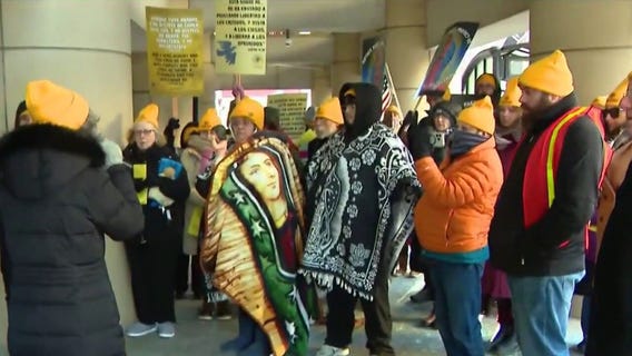 Faith leaders rally outside Chicago ICE office seeking access to Broadview detainees