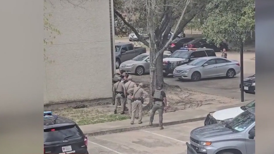 Houston: Texas DPS trooper shoots robbery suspect, officials say