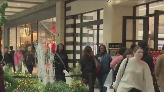 Black Friday: Shoppers showing up, spending less