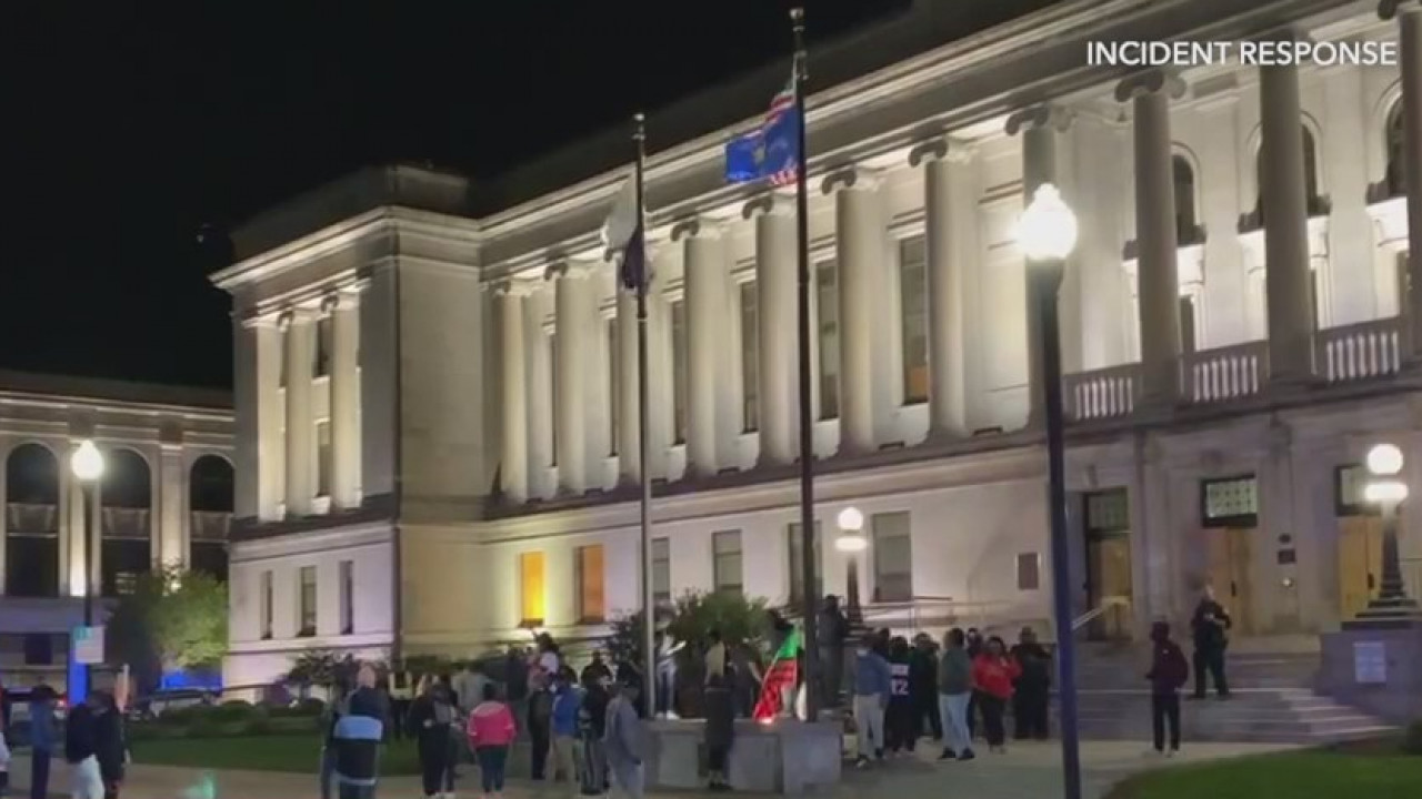 First protest in Kenosha since barricades came down