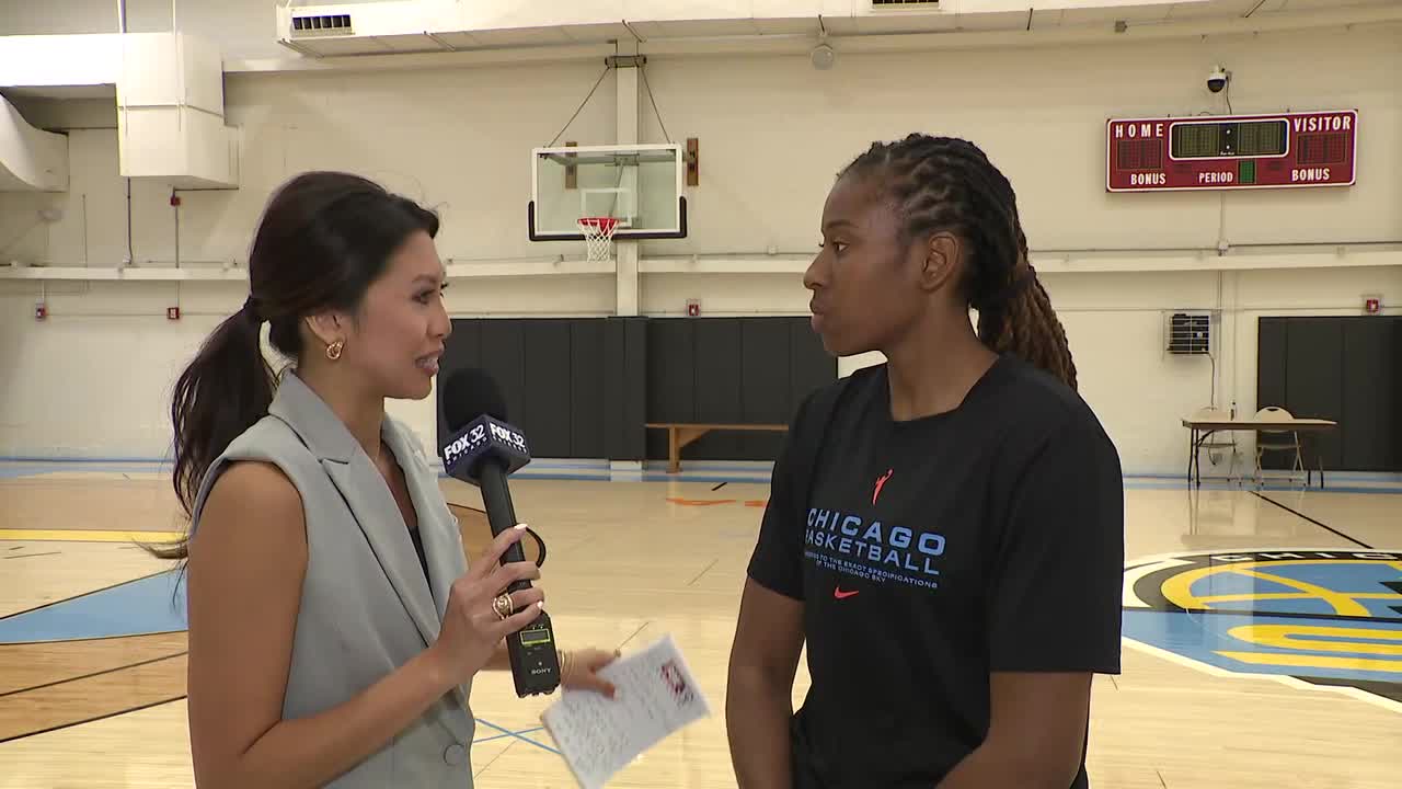 FOX 32's Tina Nguyen goes 1-on-1 with Sky's Ariel Atkins