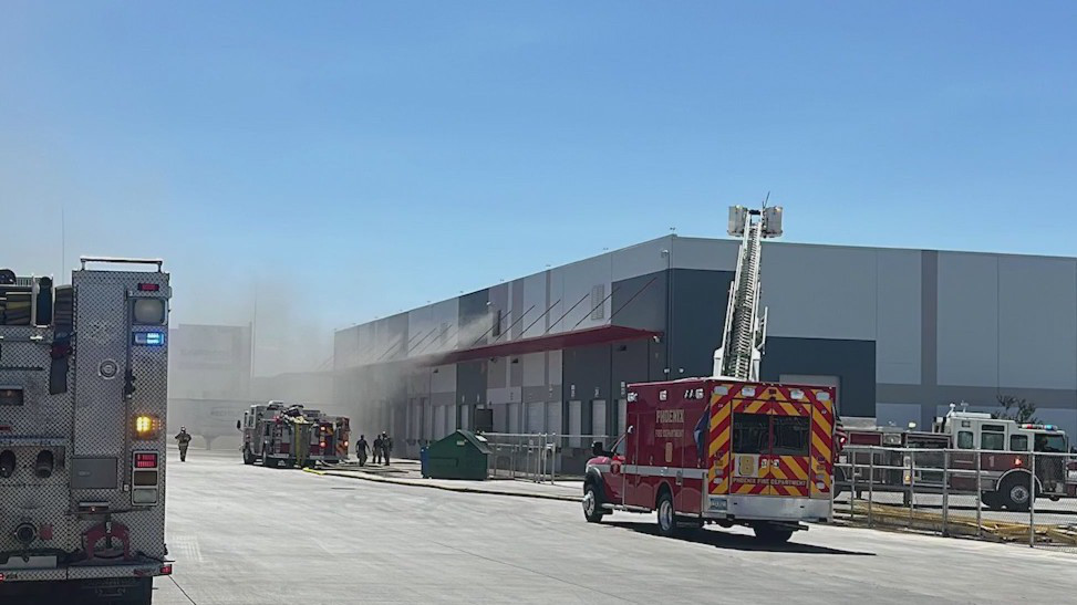 Second alarm fire, heavy smoke at Phoenix building