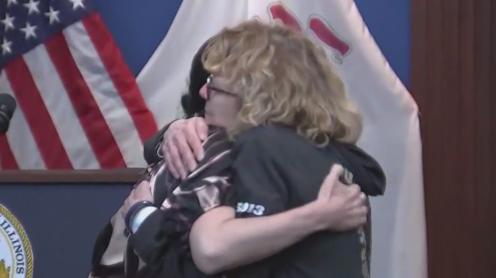 Illinois comptroller honors women, including mom of slain CPD officer