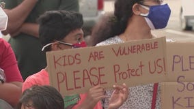 Parents urging Alvin, Pearland ISD's to enforce mask mandate, offer virtual learning