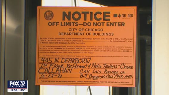 Investigators seen raiding Parlor Pizza restaurants in Chicago