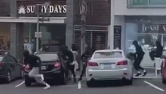 Police searching for Manhattan Beach smash-and-grab suspects