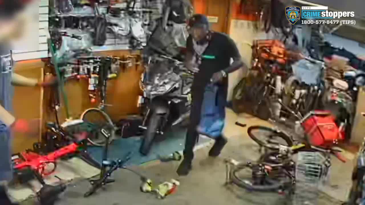 NYPD searching for suspect in fatal Crown Heights shooting