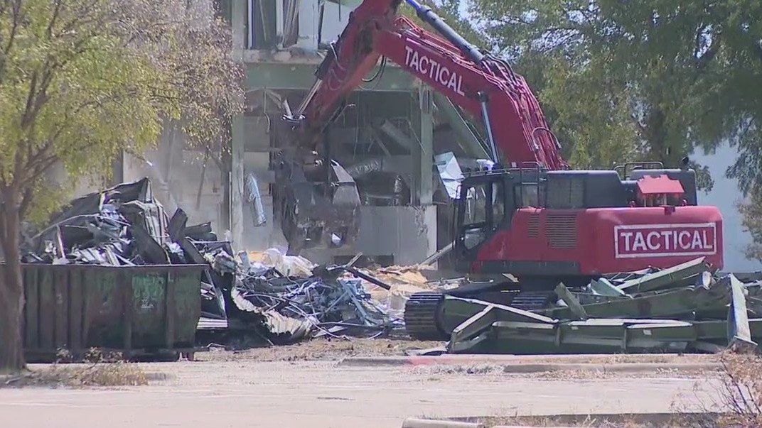 Dallas building's demolition delays questioned