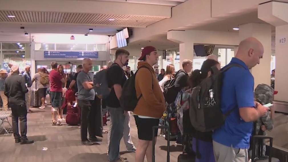 Floridians flock as Idalia expects to make landfall