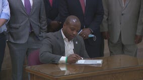 Milwaukee mayor signs approved framework for contract to host 2024 RNC